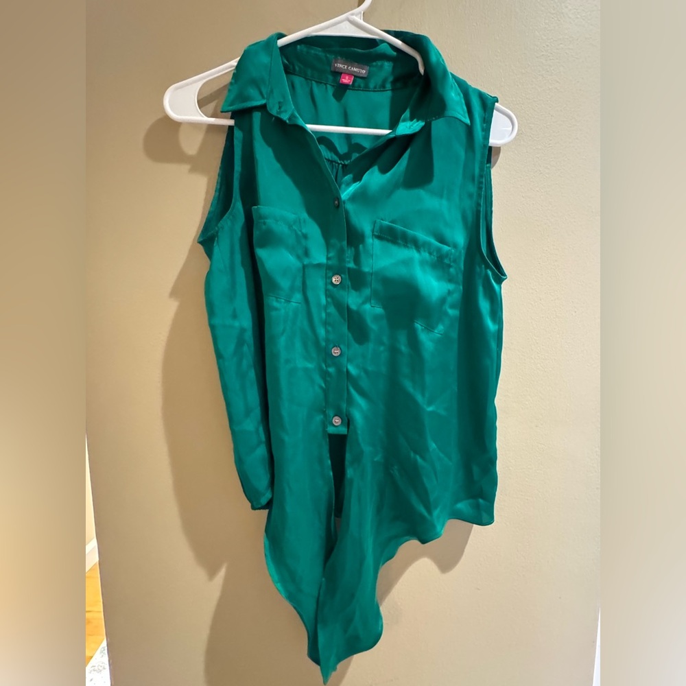 Vince Camuto Green Satin Top!
